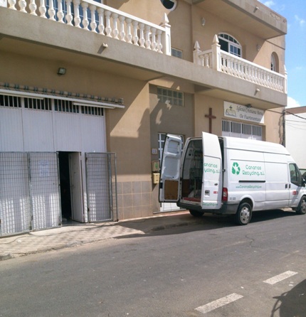 Canarias Recycling S.L. dona 550 kilos de ropa y calzado al Refugio Majorero en Fuerteventura